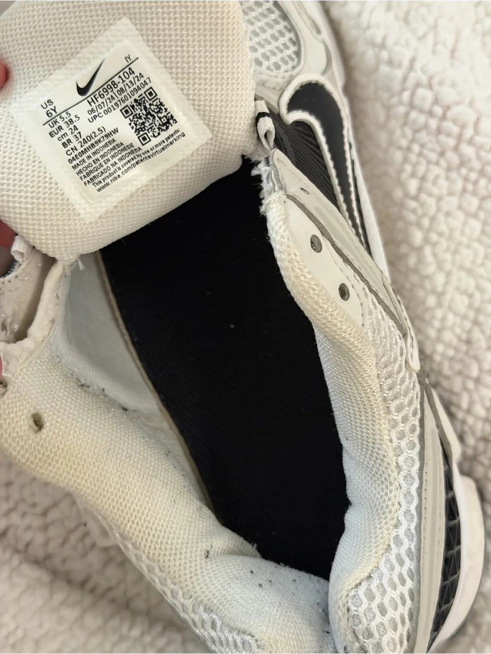 USED Nike Vomero 5’s